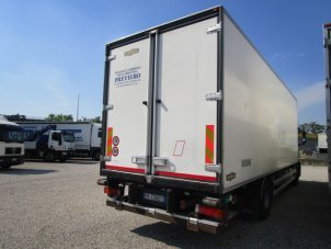 Noleggio Camion Trasporto Carni con sponda o pedana caricatrice